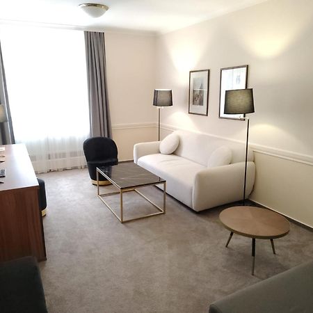 קרלובי וארי Hotel Embassy מראה חיצוני תמונה