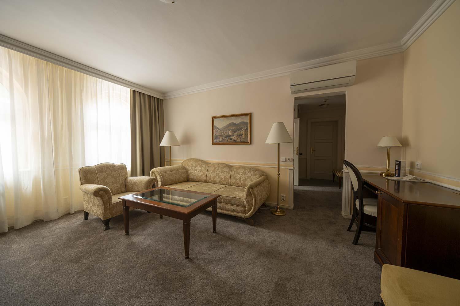 קרלובי וארי Hotel Embassy מראה חיצוני תמונה