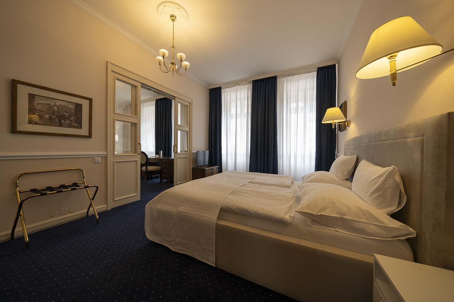קרלובי וארי Hotel Embassy מראה חיצוני תמונה
