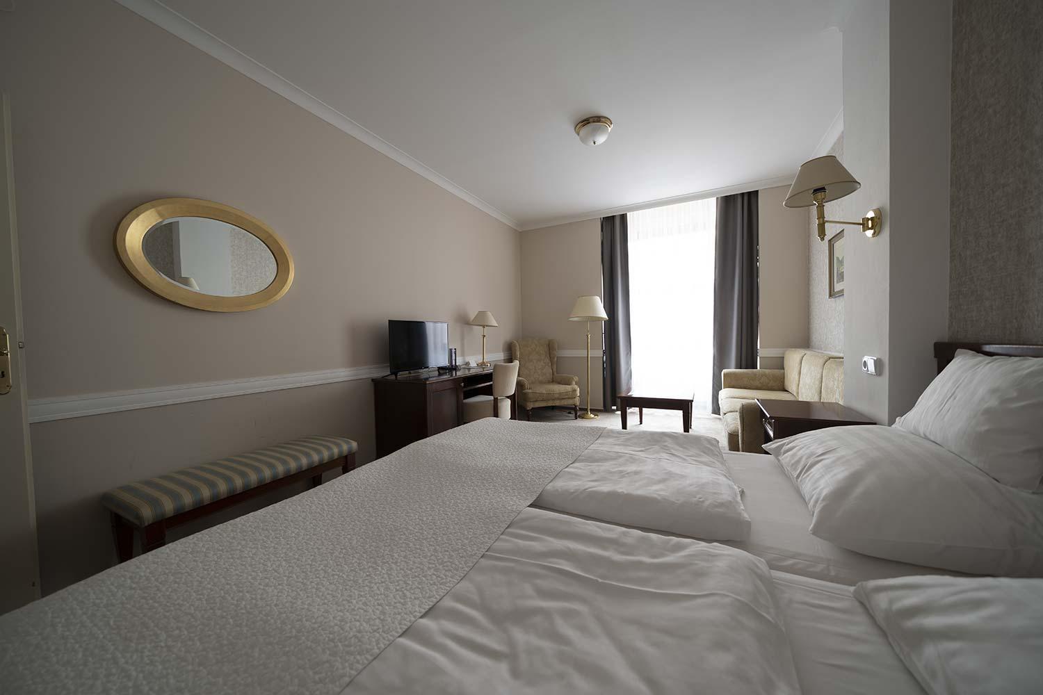 קרלובי וארי Hotel Embassy מראה חיצוני תמונה
