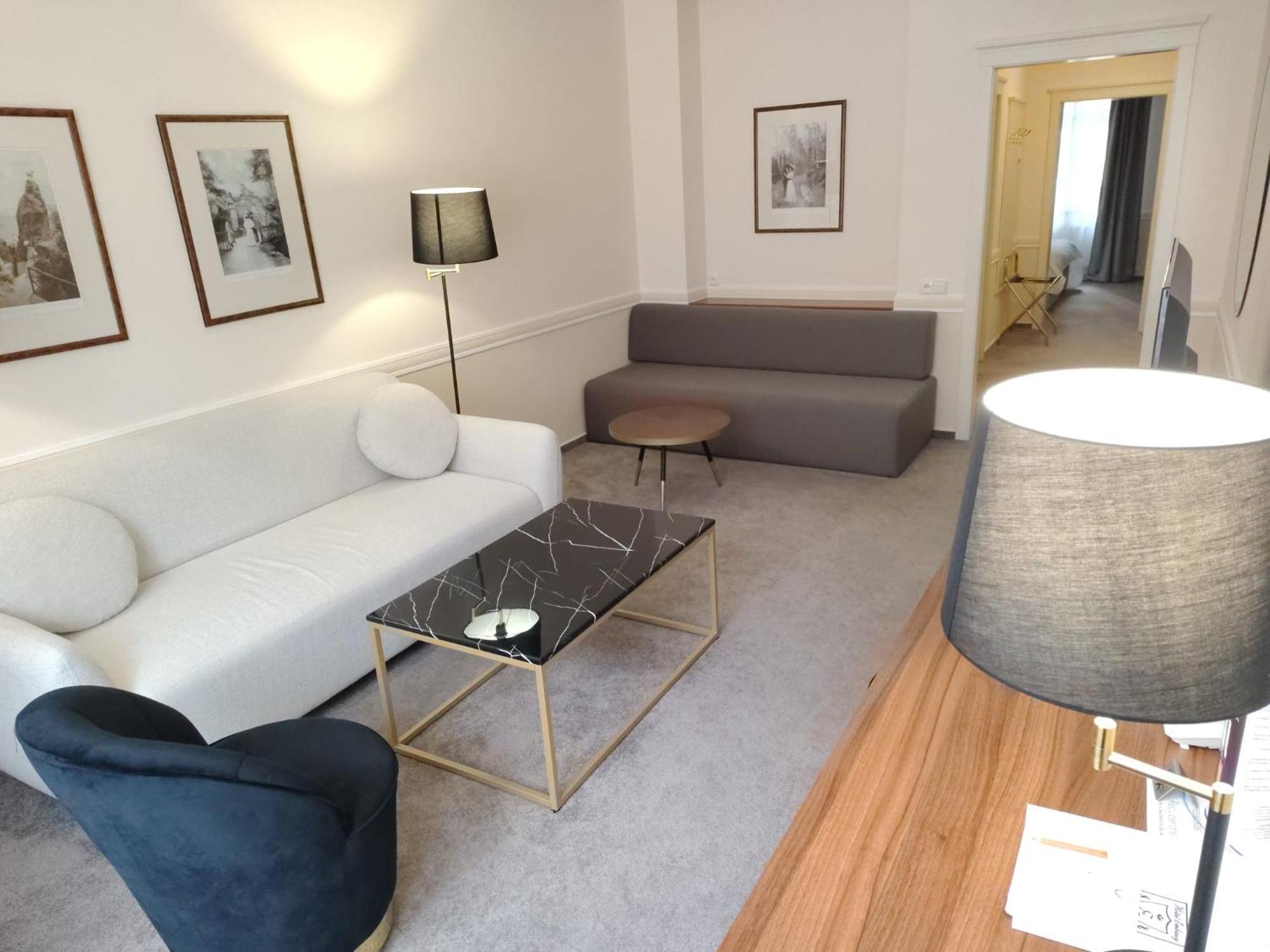 קרלובי וארי Hotel Embassy מראה חיצוני תמונה