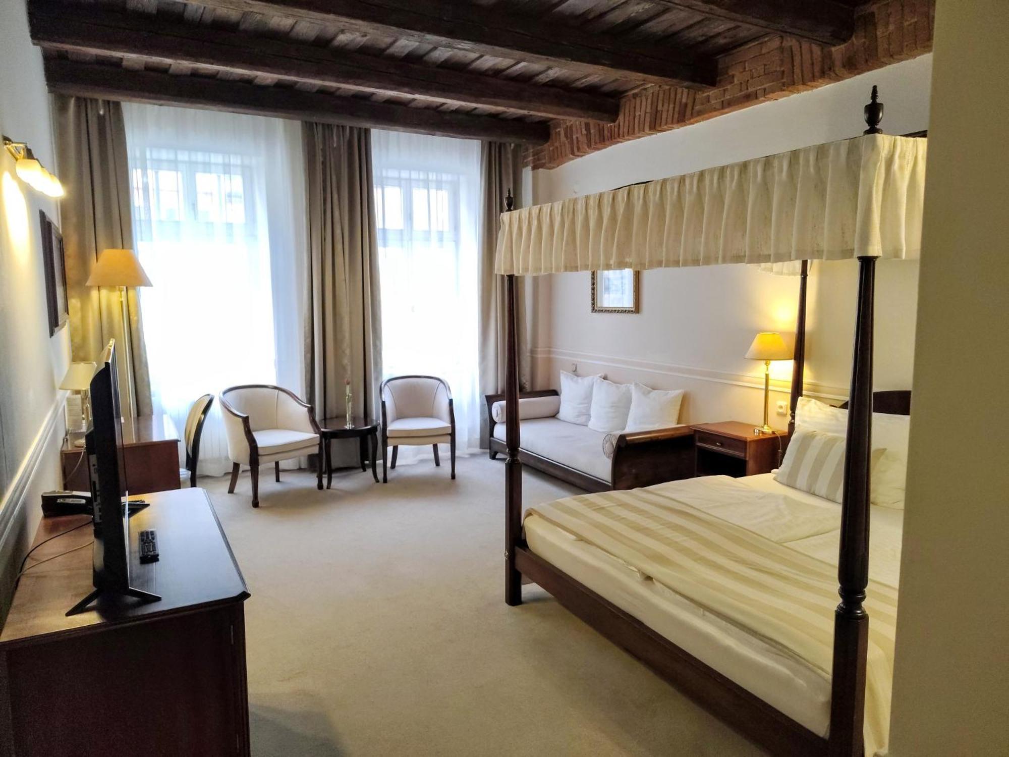 קרלובי וארי Hotel Embassy מראה חיצוני תמונה