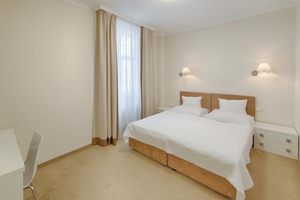 קרלובי וארי Hotel Embassy מראה חיצוני תמונה