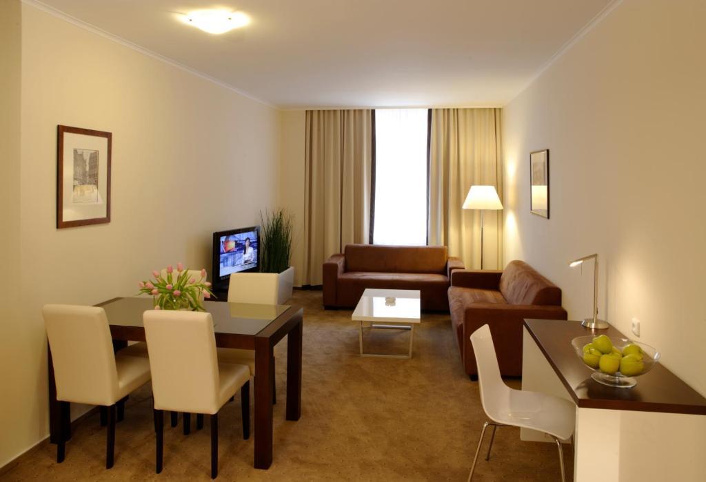 קרלובי וארי Hotel Embassy מראה חיצוני תמונה