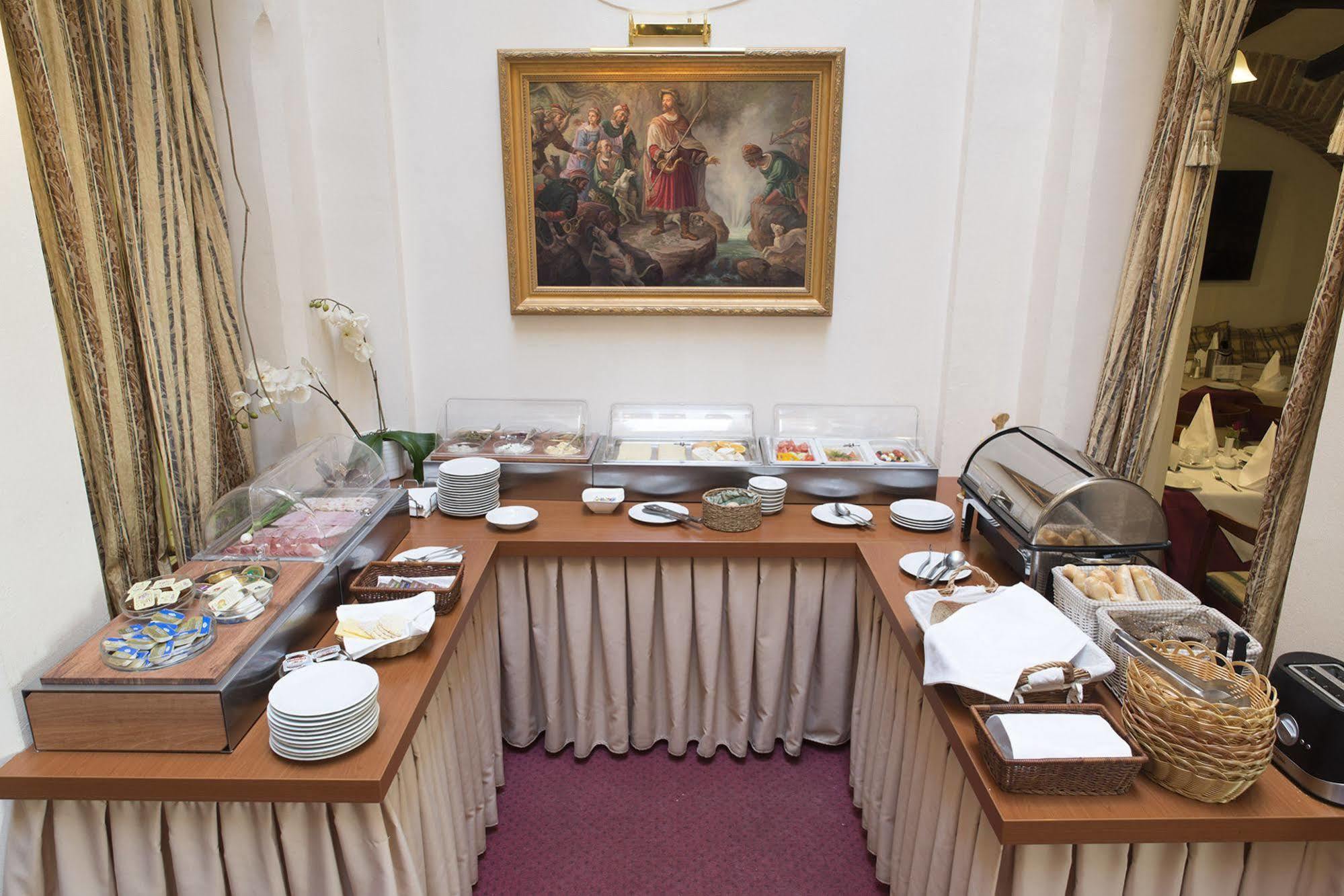 קרלובי וארי Hotel Embassy מראה חיצוני תמונה