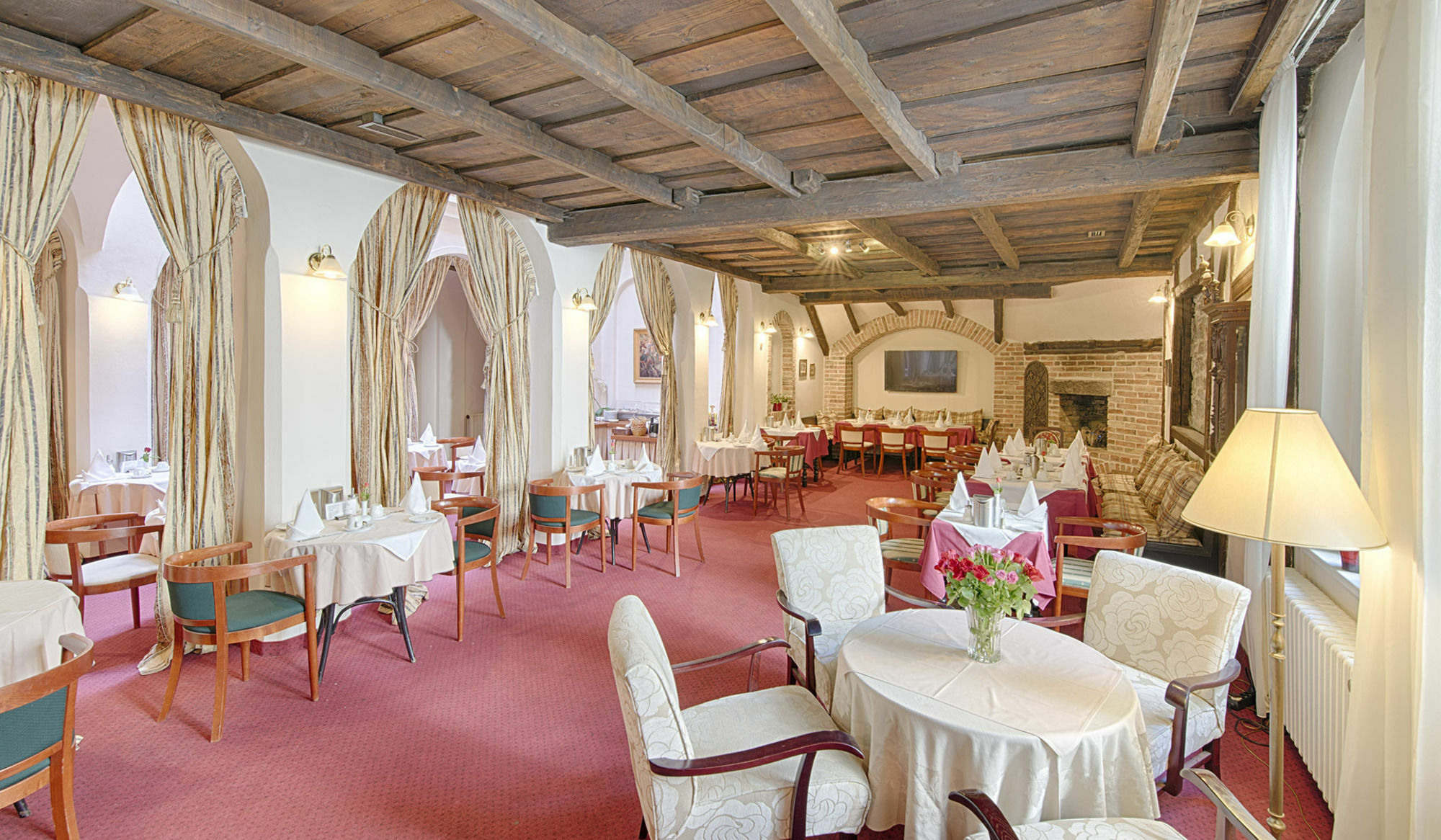 קרלובי וארי Hotel Embassy מראה חיצוני תמונה