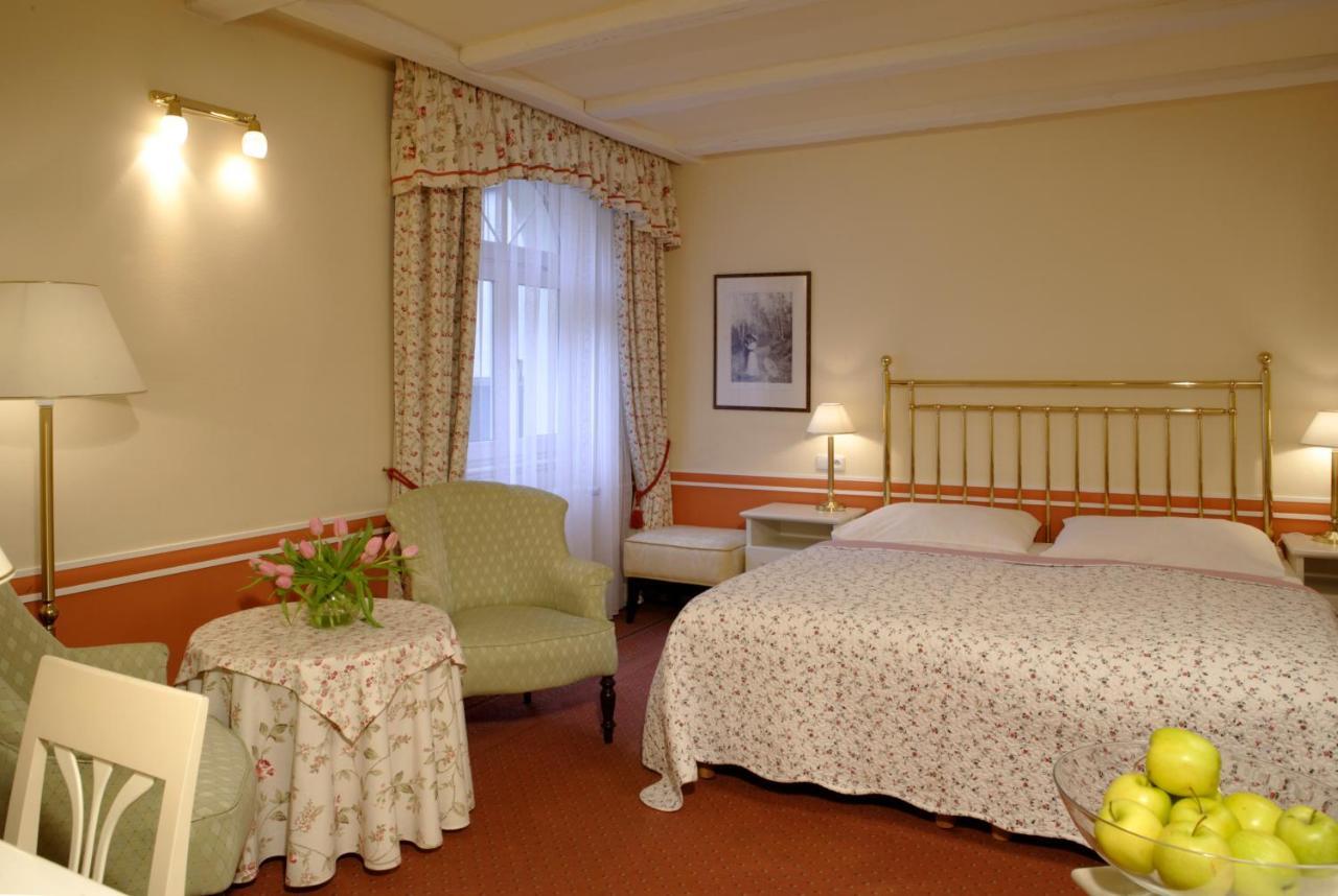 קרלובי וארי Hotel Embassy חדר תמונה